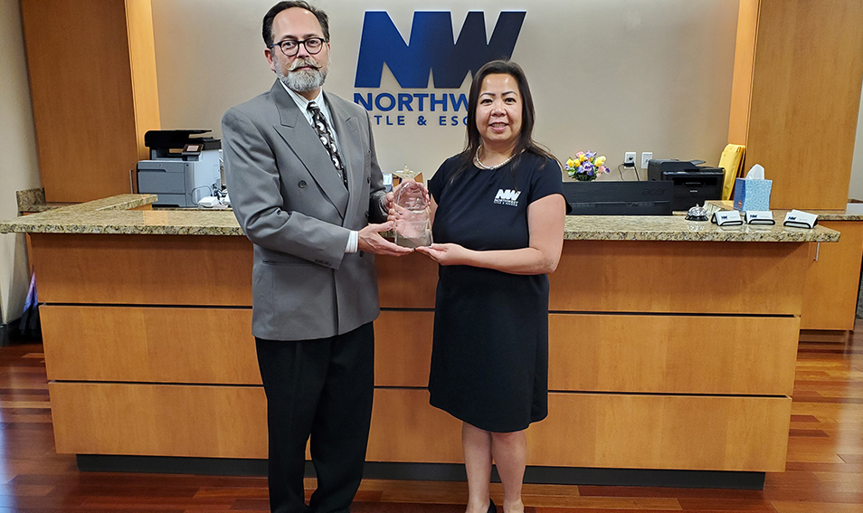 Northwest Title & Escrow Wins Old Republic Title’s 2021 Shining Star Award