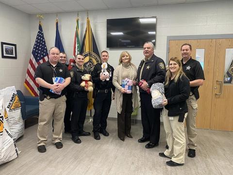 Kaycee Childress (center) with members of the Loudoun County Sheriffs Department